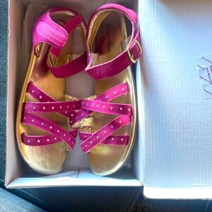 L’amour fuchsia size 3 girls sandles